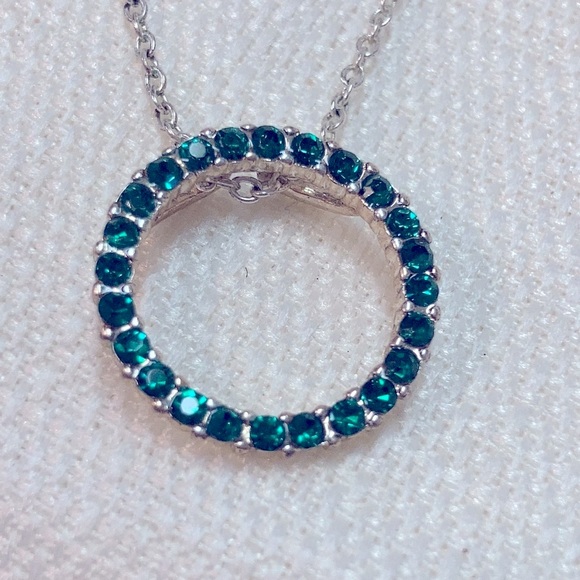Avon Emerald colored stone eternity necklace - Picture 3 of 5